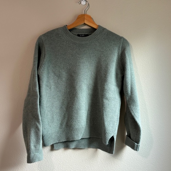Cozy mint color sweater - Picture 2 of 5
